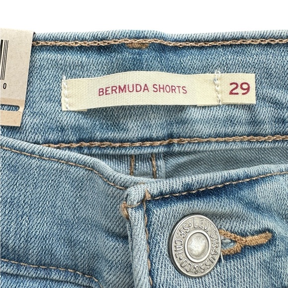 Levi's Mid Rise Light Blue Jean Bermuda Shorts Womens 8/29 - Picture 3 of 6